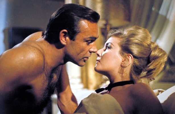 Sean Connery en Daniela Bianchi in From Russia with Love