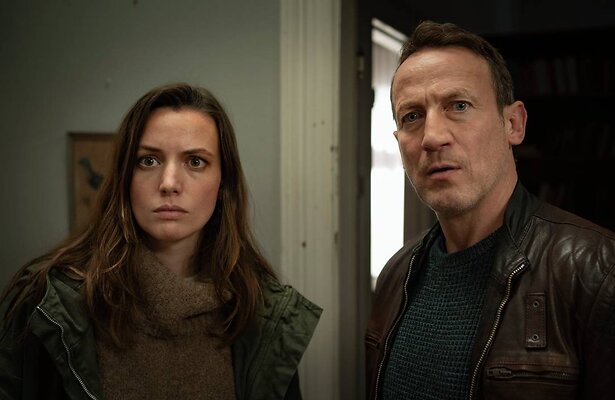 Gaite Jansen als Lynn de Baer en Wotan Wilke Möhring als Falke.