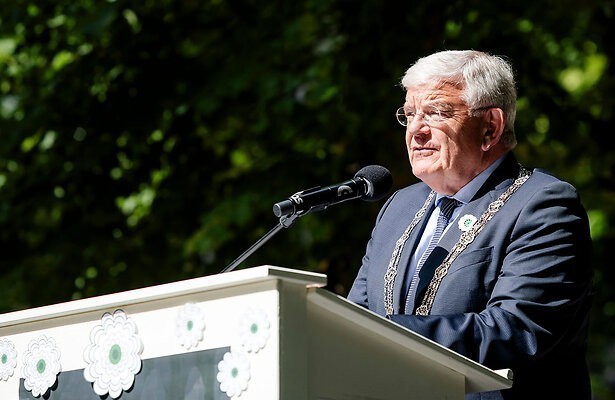 Jan van Zanen tijdens Herdenking Srebrenica in 2025