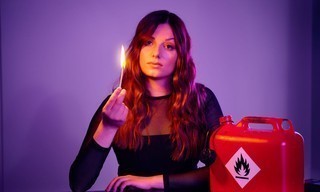 Lara Ermer: Leicht entflammbar