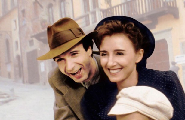Roberto Benigni en Nicoletta Braschi in La vita è bella
