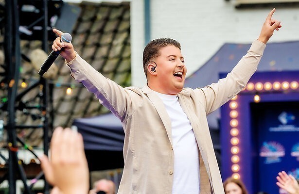 Marco Schuitmaker tijdens Muziekfeest op het Plein 2026
