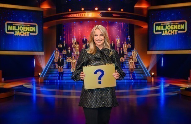 Linda de Mol voor Postcode Loterij Miljoenenjacht