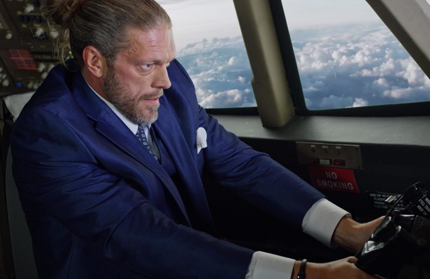 Still uit Money Plane