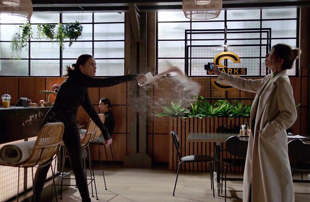 Nina slaat terug