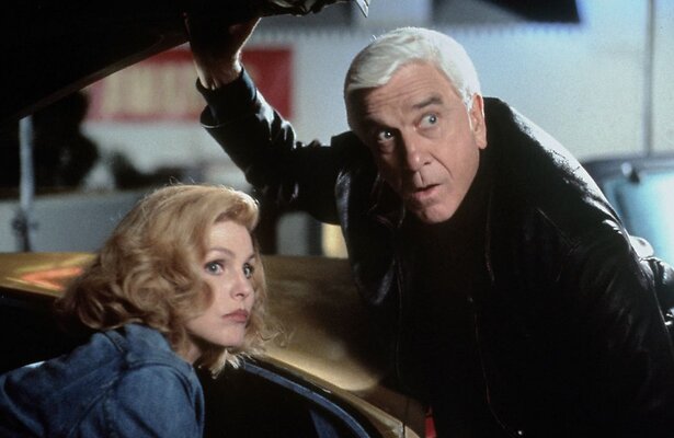 Priscilla Presley en Leslie Nielsen in Naked Gun 33 1/3: The Final Insult