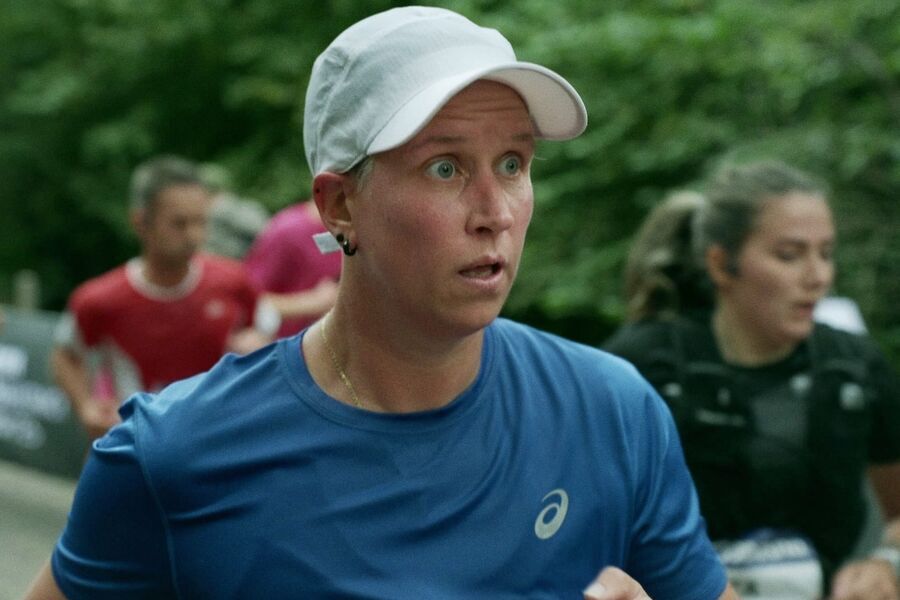 Zes lopers van de Amsterdam Marathon delen hun bijzondere verhaal in NPO Doc: De Marathonloper
