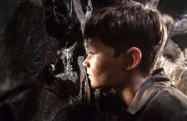 Levi Miller als Peter Pan in Pan