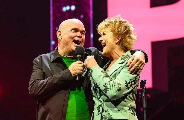 Paul de Leeuw en Simone Kleinsma tijdens Paul & Vrienden 2025