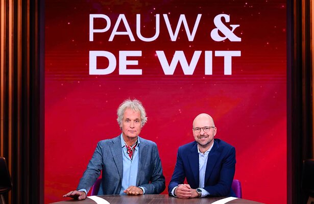Jeroen Pauw en Tim de Wit samen in de talkshow.
