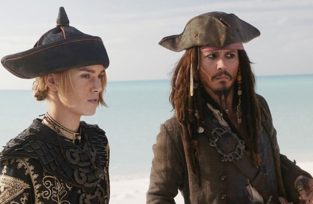 Keira Knightley en Johnny Depp in Pirates of the Caribbean: At World's End