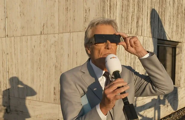 Rob Trip in het NOS Journaal tijdens de zonsverduistering