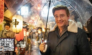 Rhys Darby in Japan