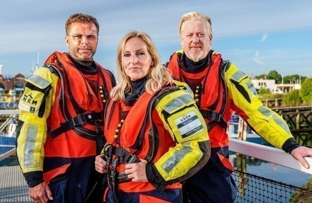 Eric van den Akker, Natascha Ringeling en Gerben Burger in Redders op Zee