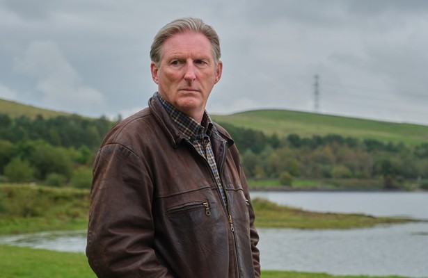 Adrian Dunbar als Alex Ridley in Ridley
