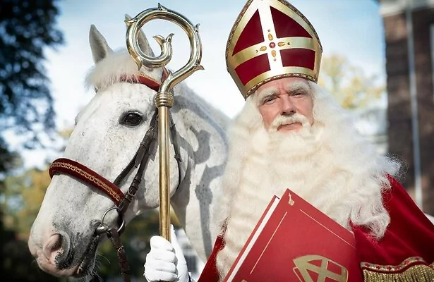 Rumoer rond Sinterklaasjournaal: 'Stefan de Walle vertrekt als assistent van goedheiligman'