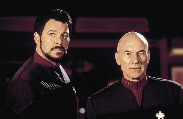 Jonathan Frakes als William Thomas Riker en Patrick Stewart als Jean-Luc Picard