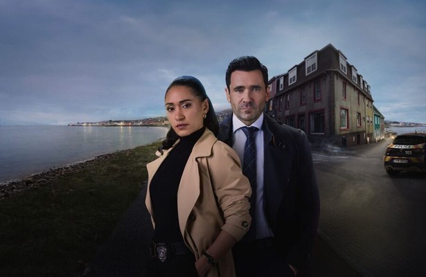 Joséphine Jobert en Allan Hawco in Saint-Pierre
