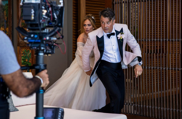 Jennifer Lopez en Josh Duhamel in Shotgun Wedding