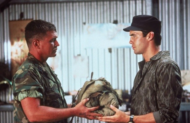 Tom Berenger en Billy Zane in Sniper