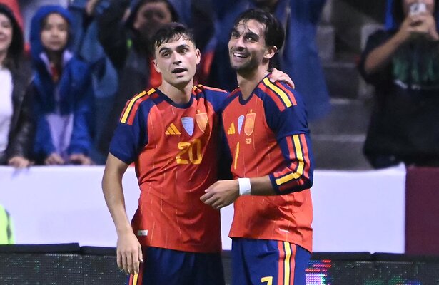 Pedri en Ferran Torres van Spanje