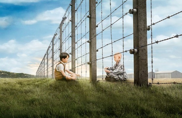 Asa Butterfield en Jack Scanlon in The Boy in the Striped Pyjamas