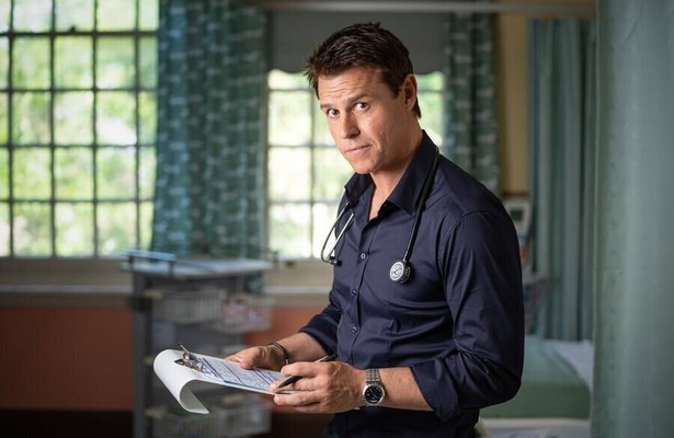 Rodger Corser als Hugh Knight in The Heart Guy