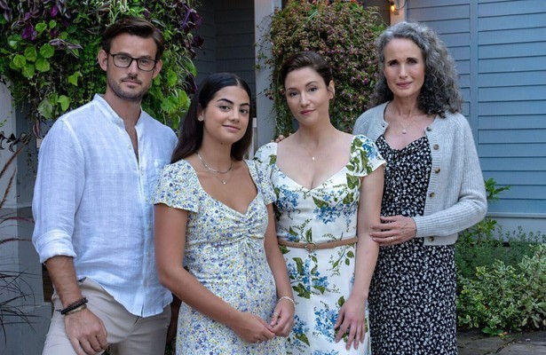 Evan Williams, Sadie Laflamme-Snow, Chyler Leigh en Andie MacDowell 
