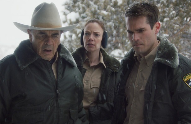 Jim Cummings en Robert Forster in The Wolf of Snow Hollow