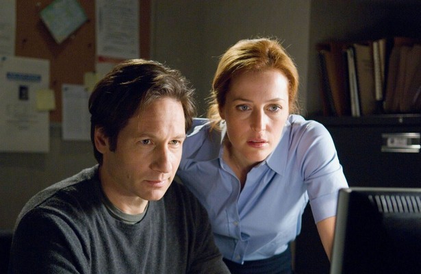 David Duchovny als Fox Mulder en Gillian Anderson als Dana Scully in The X-Files: The Movie