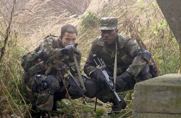 Wesley Snipes en medeacteur uit The Marksman