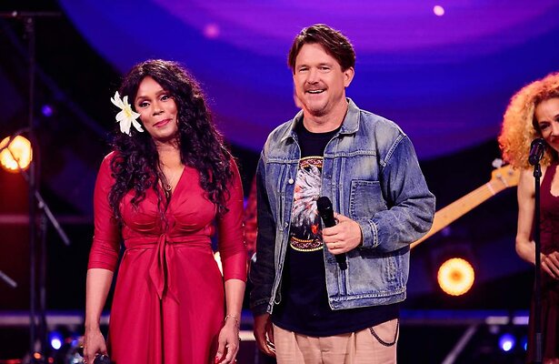 Johnny de Mol voor The Tribute: Battle of the Bands
