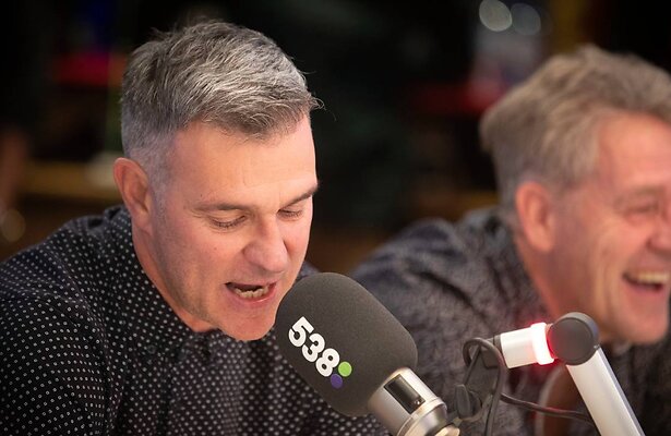 Viggo Waas op de voorgrond en Peter Heerschop op de achtergrond.