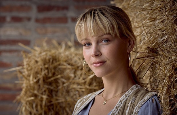 Pip Lieke Lucas als Britt Ottink in Woeste Grond