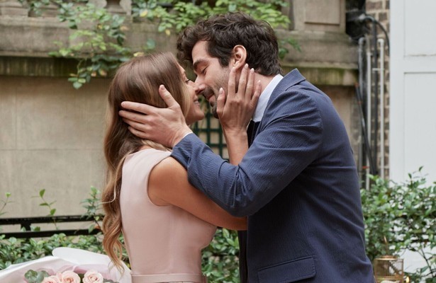 Alexa PenaVega en Nicholas Bishop in A Paris Proposal