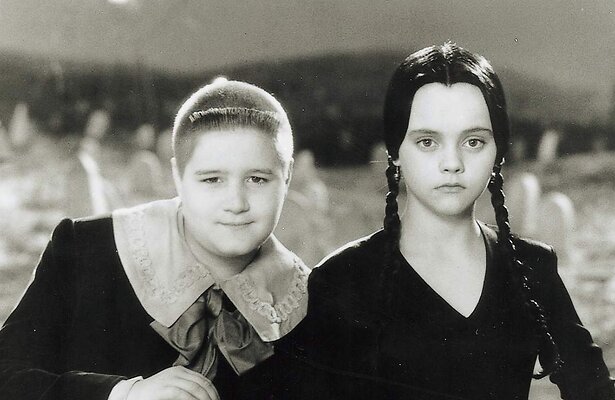 Christina Ricci en Jimmy Workman in Addams Family Values