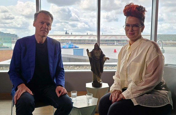 Eva Simons en Tijs van den Brink voor Adieu God?