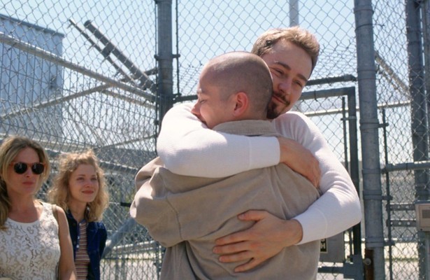 Beverly D'Angelo, Jennifer Lien, Edward Norton en Edward Furlong in American History X