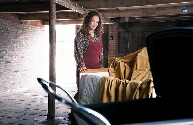Anouk Maas als Lianne in Woeste Grond