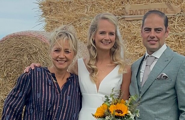 Yvon Jaspers ziet Boer zoekt vrouw-stel Gerben en Vivian trouwen: 'Geweldig mooi lief bruidspaar'