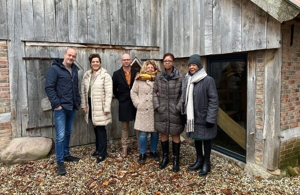 Pieter, Brenda, Michel, Anja, Marelva en Marjorie in Bed & Breakfast
