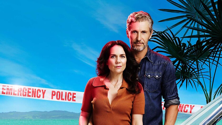 Maak je klaar voor de gloednieuwe crimekomedie Blue Murder Motel bij BBC NL