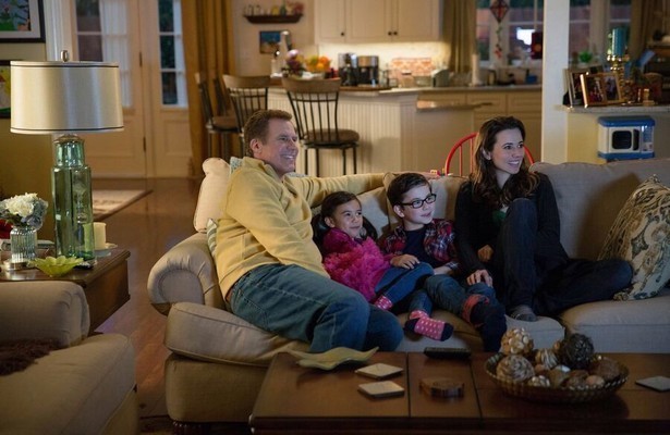 Will Ferrell, Scarlett Estevez, Owen Vaccaro en Linda Cardellini in Daddy's Home