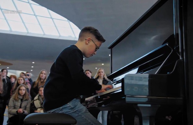 Jayden in De Piano