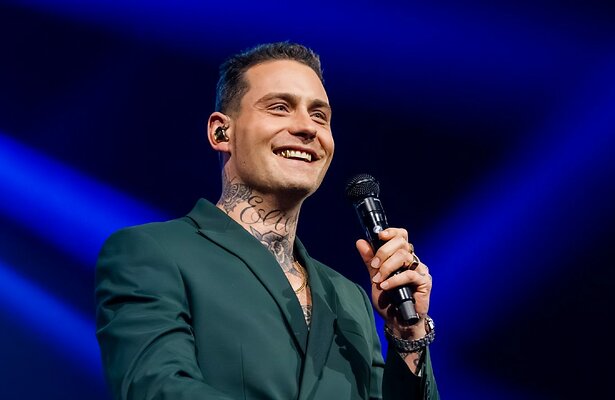Douwe Bob voor Holland Zingt Hazes