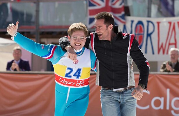 Taron Egerton en Hugh Jackman in Eddie the Eagle