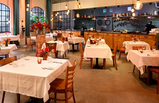 First Dates decor