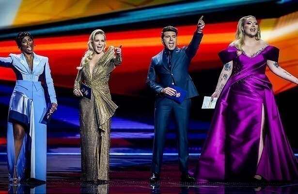 Edsilia Rombley, Chantal Janzen, Jan Smit en Nikkie de Jager tijdens finale Songfestival 2021