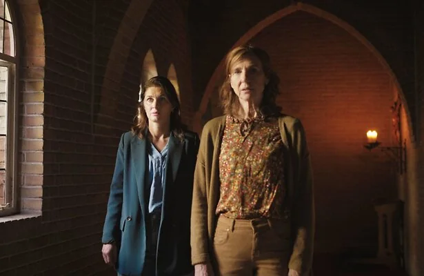 Fockeline Ouwerkerk en Elsie de Brauw in Zussen