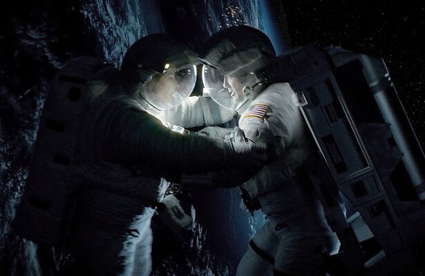 Sandra Bullock en George Clooney in Gravity